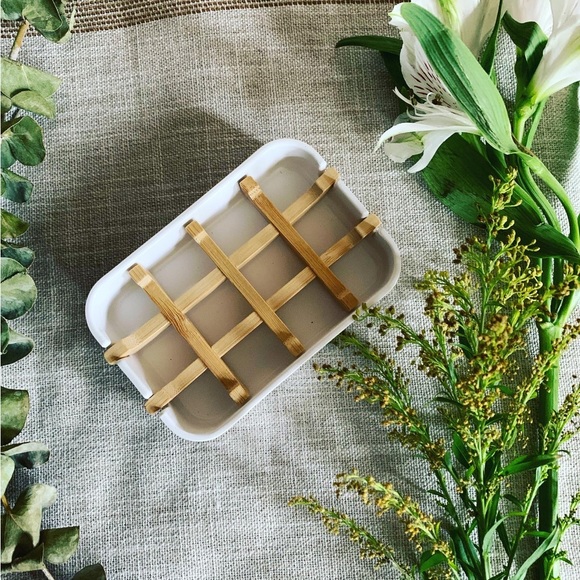 Bamboo Soap Dish - Plastic Free Soap Dish, Bamboo & Corn Starch, Compostable - Picture 3 of 6